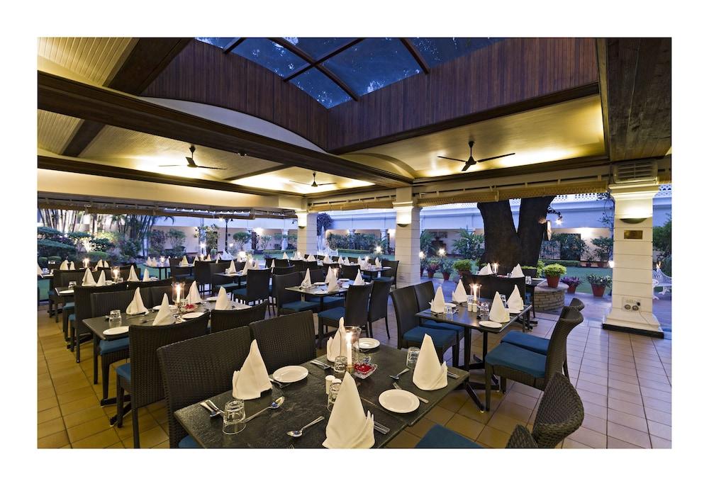 Jehan Numa Palace Hotel Бхопал Экстерьер фото